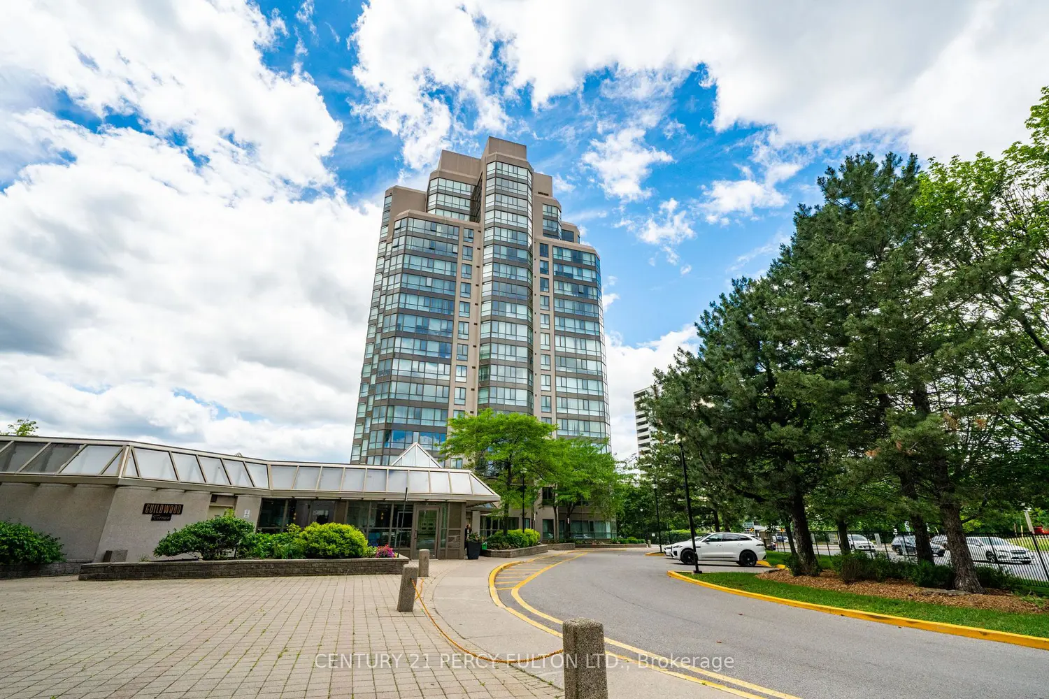 3231 Eglinton Avenue 206B