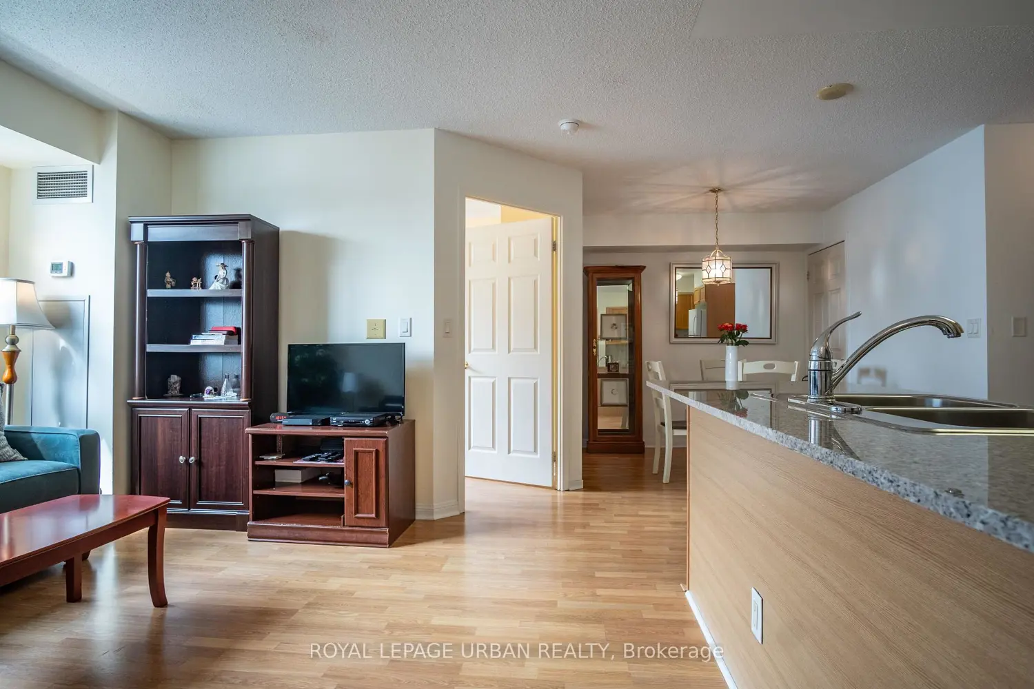 5940 Yonge Street 201