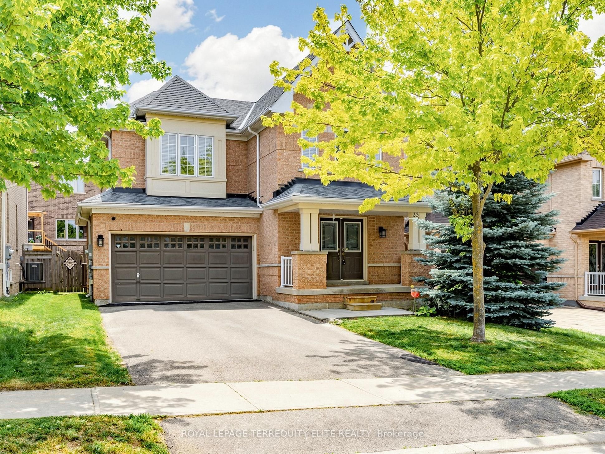 35 Mynden Way, Newmarket, ON, L3X 3A7