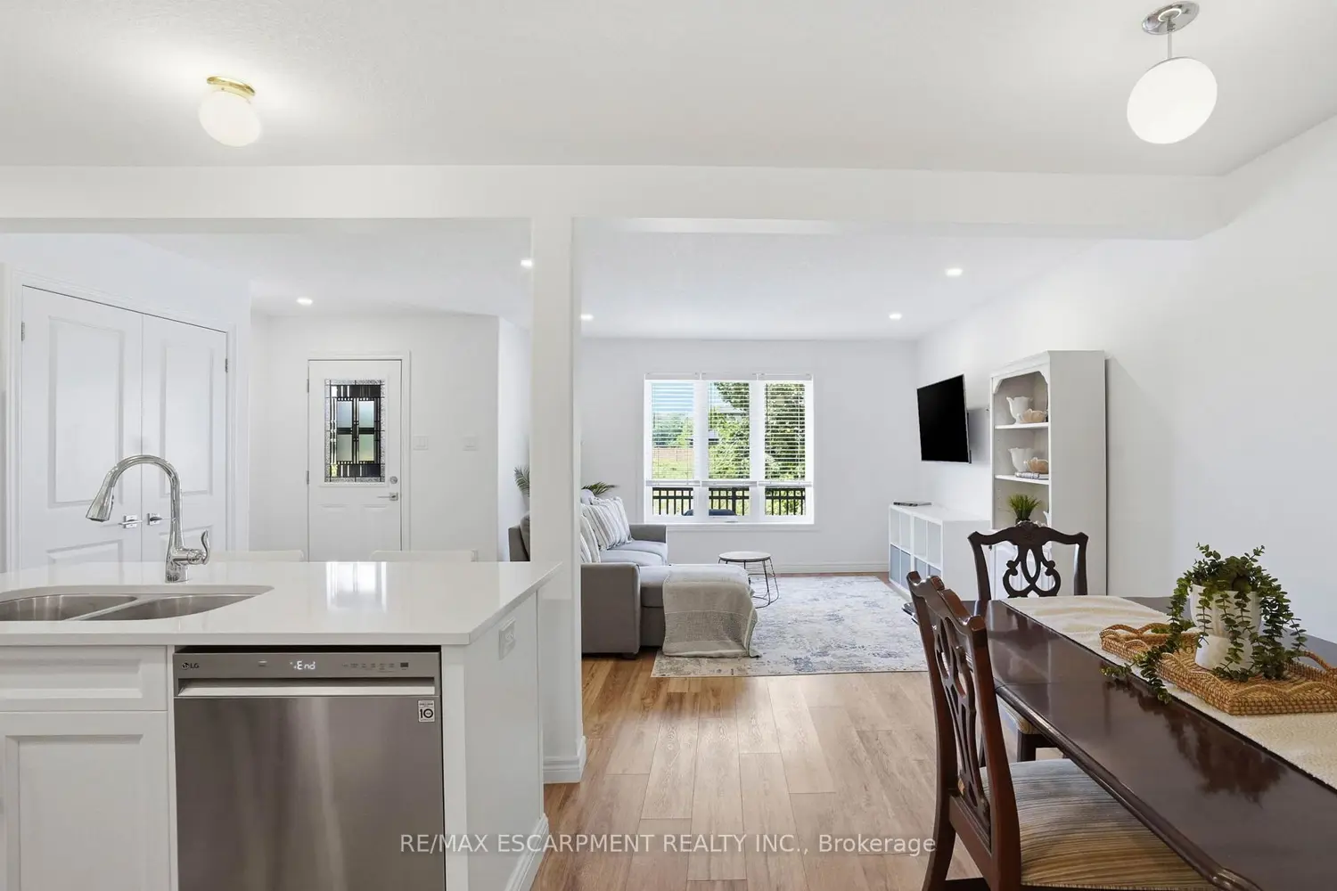 29 Schuyler Street 2 photo 5