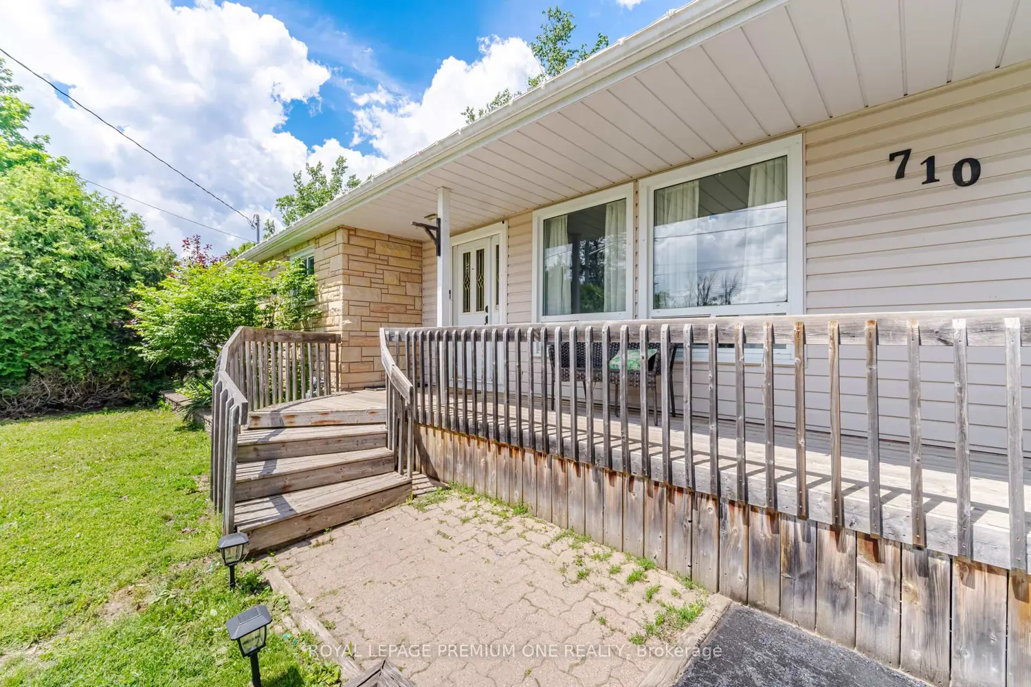 710 Rose Lane photo 3