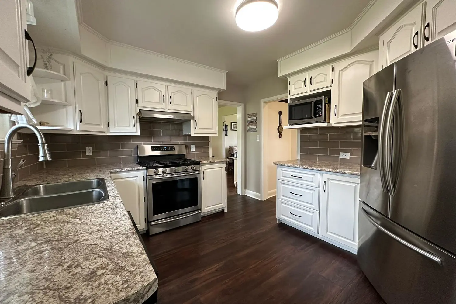 20 Elizabeth Drive photo 4
