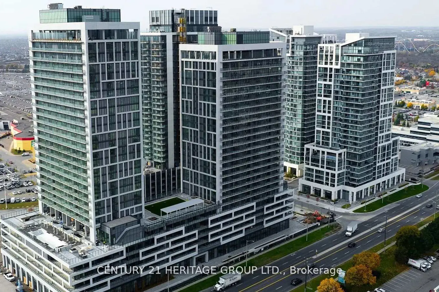 8960 Jane Street 2301 photo 3