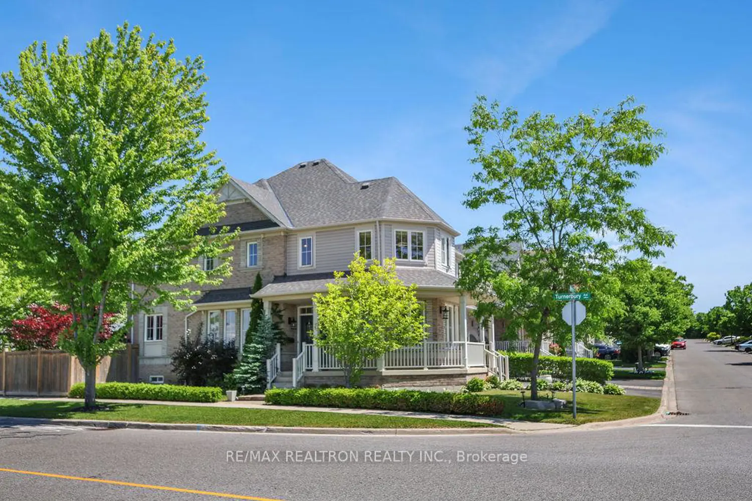 15 Turnerbury Avenue photo 2