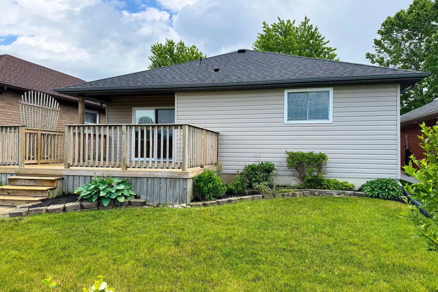 10 Holland Avenue photo 2