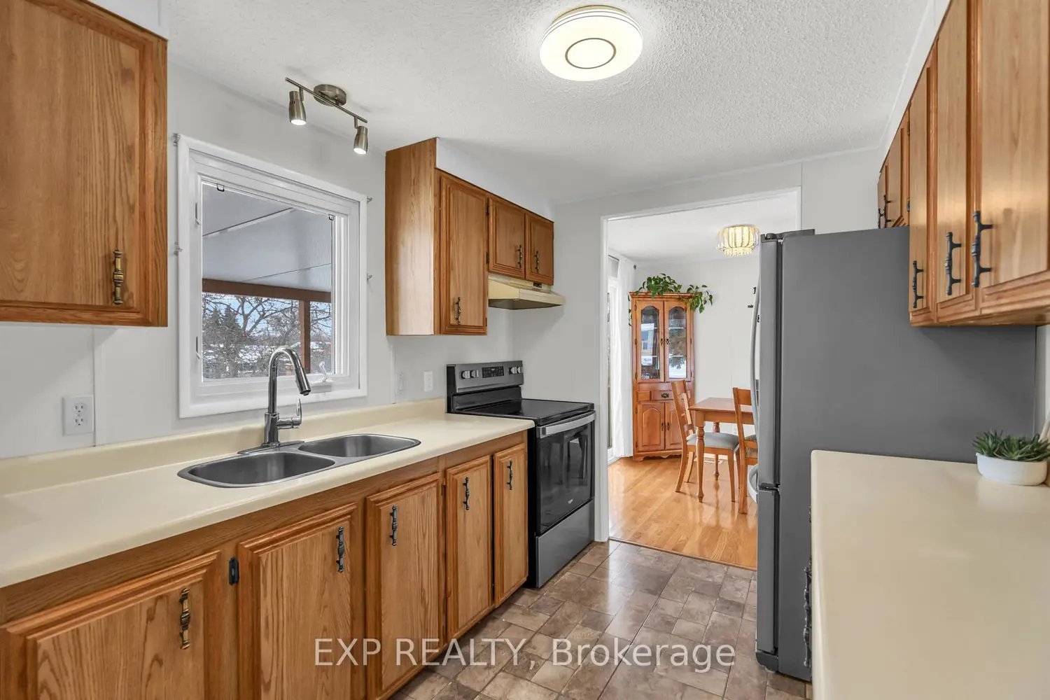 5 Inlet Court