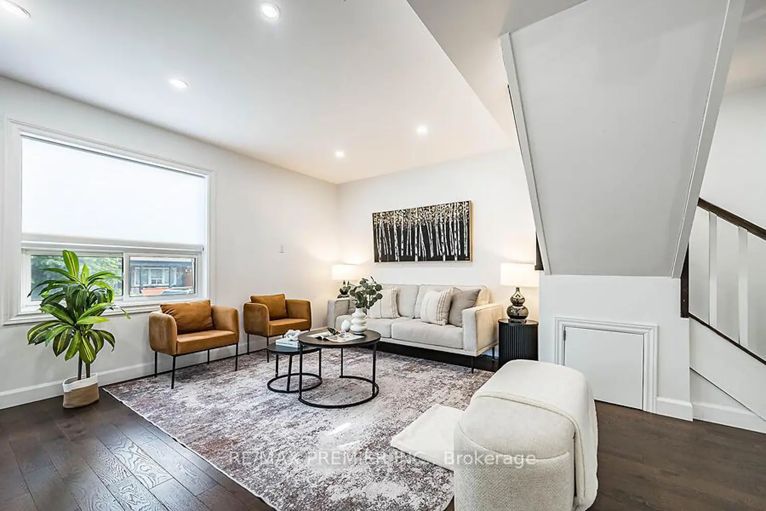 221 Belgravia Avenue photo 4