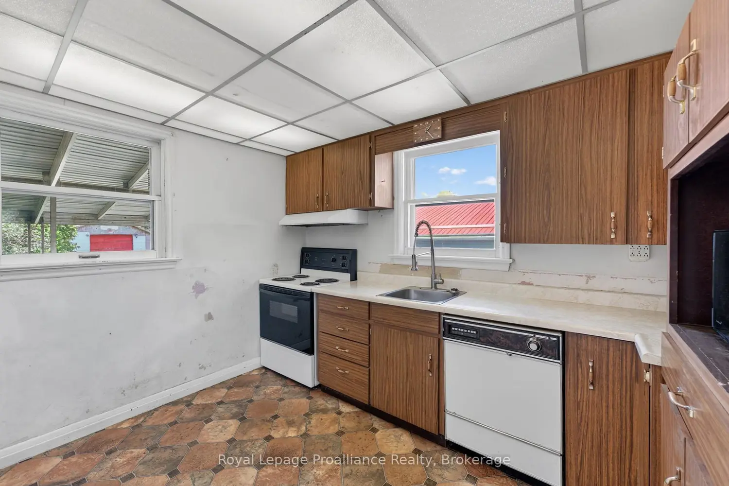 368 Sidney Street photo 2