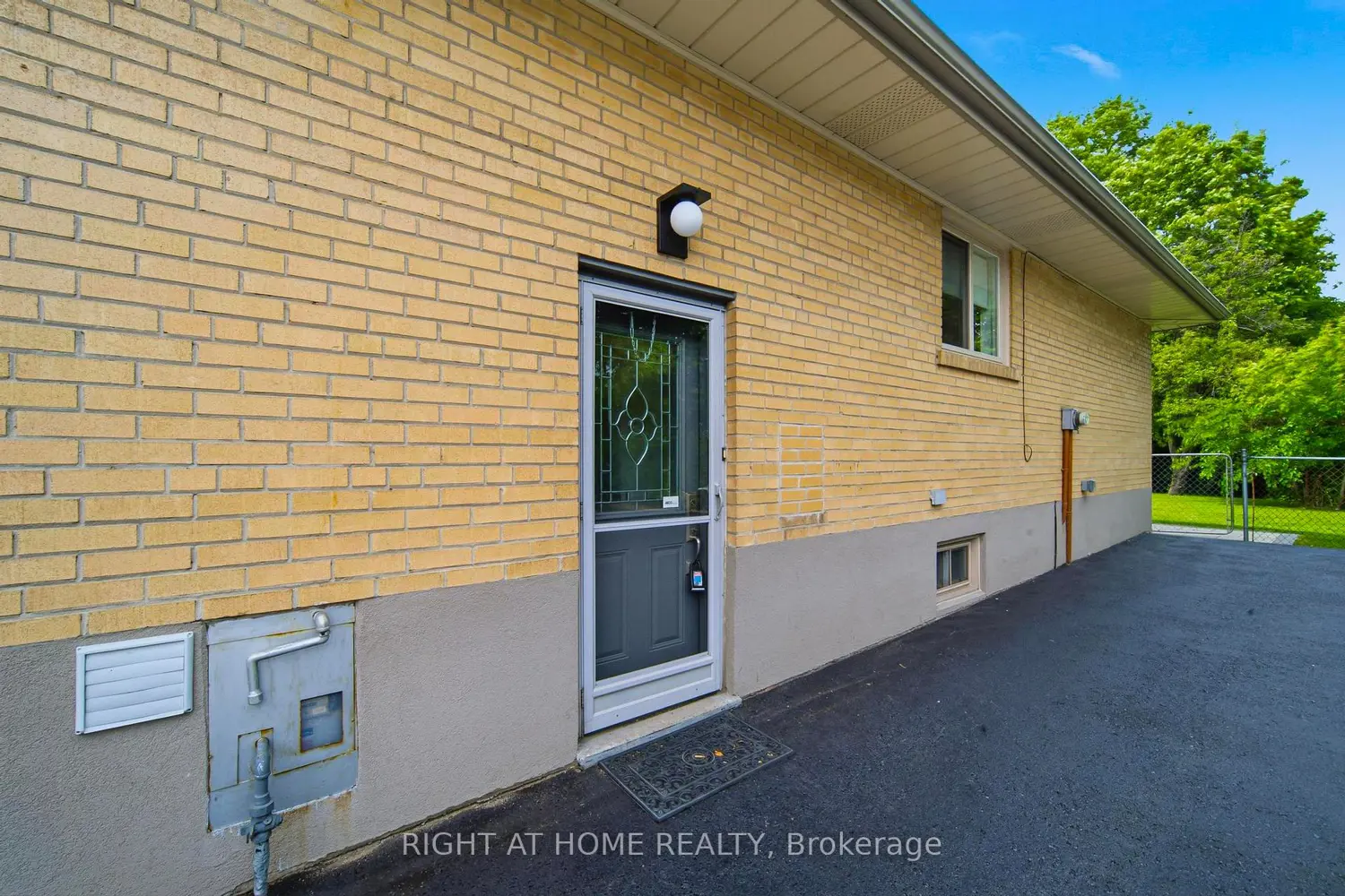 63 Vanguard Drive photo 4