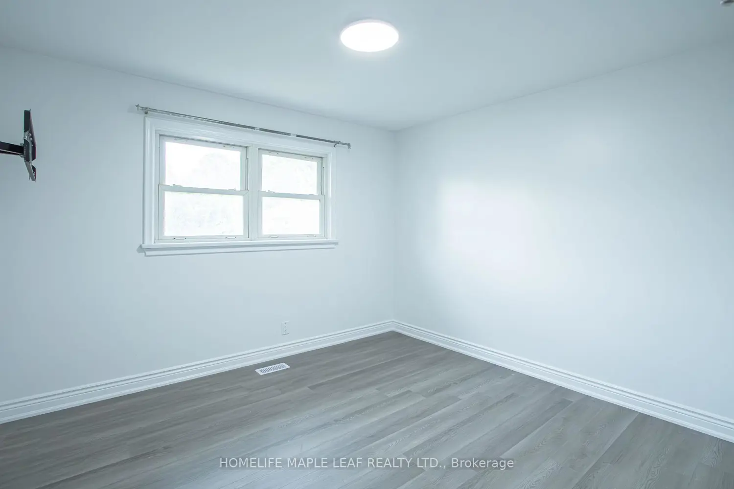1663 Hansuld Street photo 3