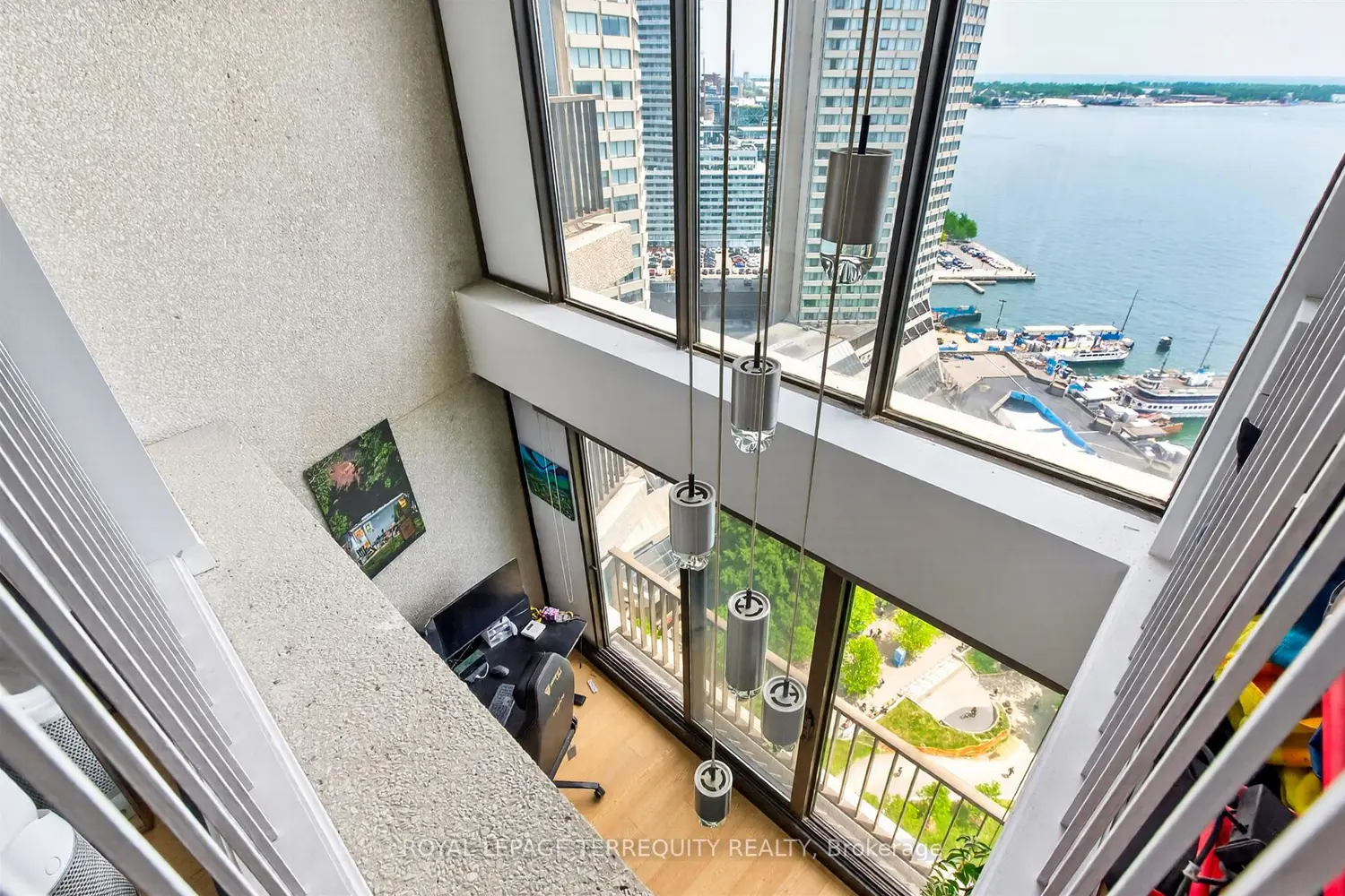 33 Harbour Square 2432
