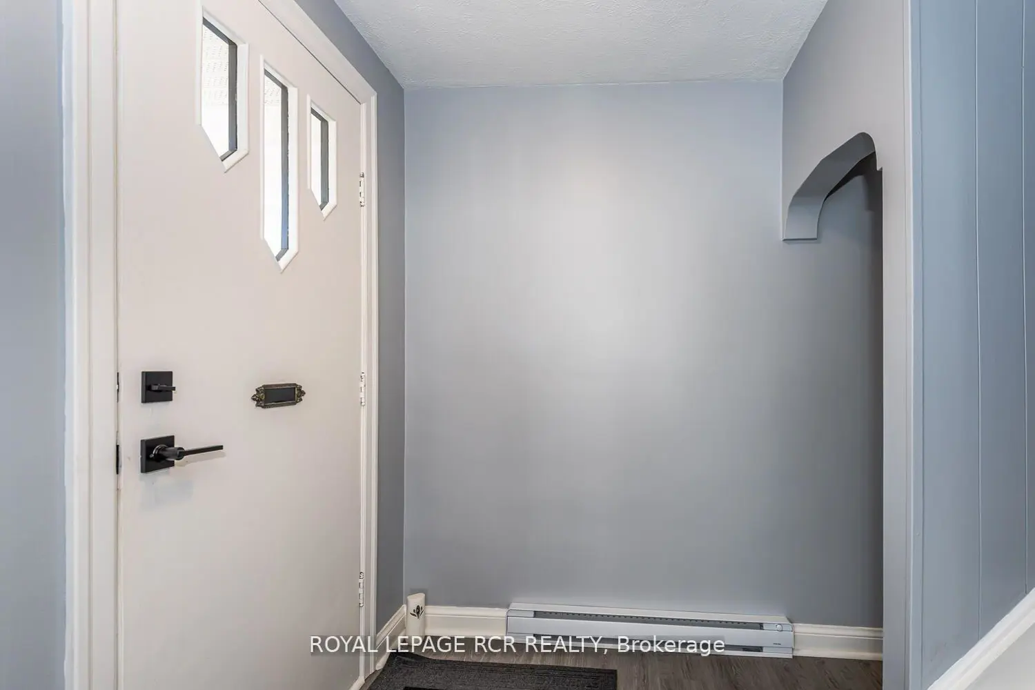 16948 Bayview Avenue photo 4