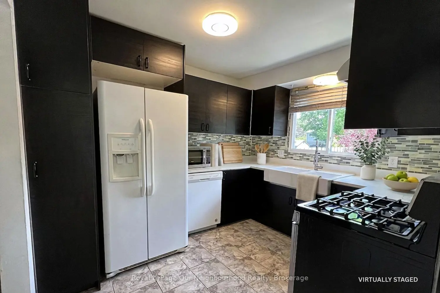 529 Lancelot Crescent photo 4