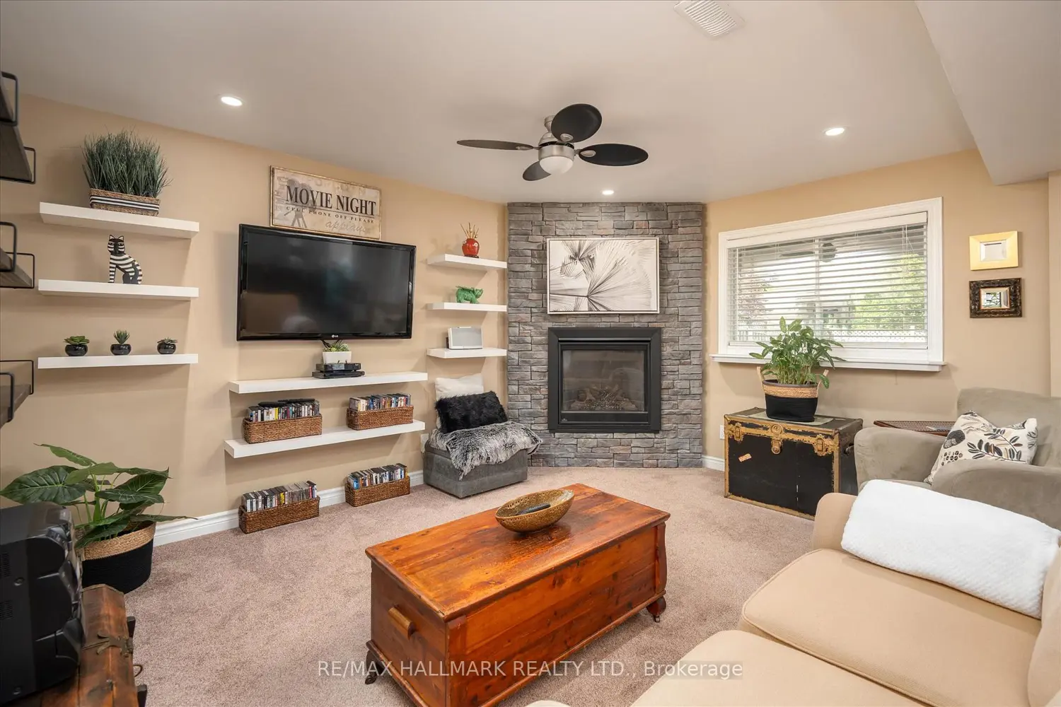 1044 Riddell Avenue photo 5