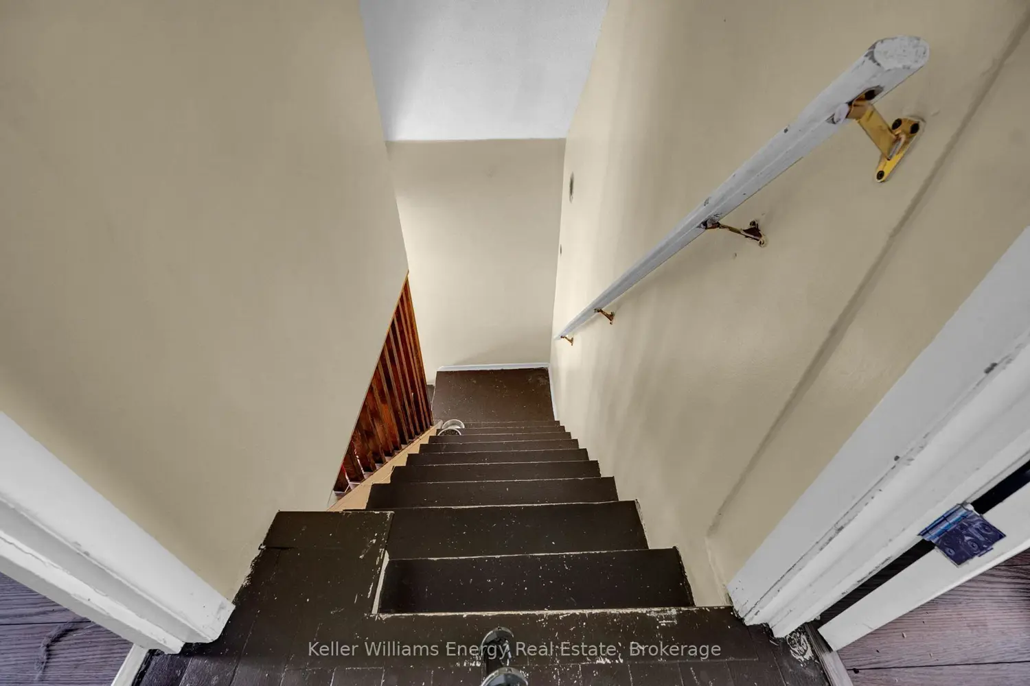 741 Ritson Road photo 3