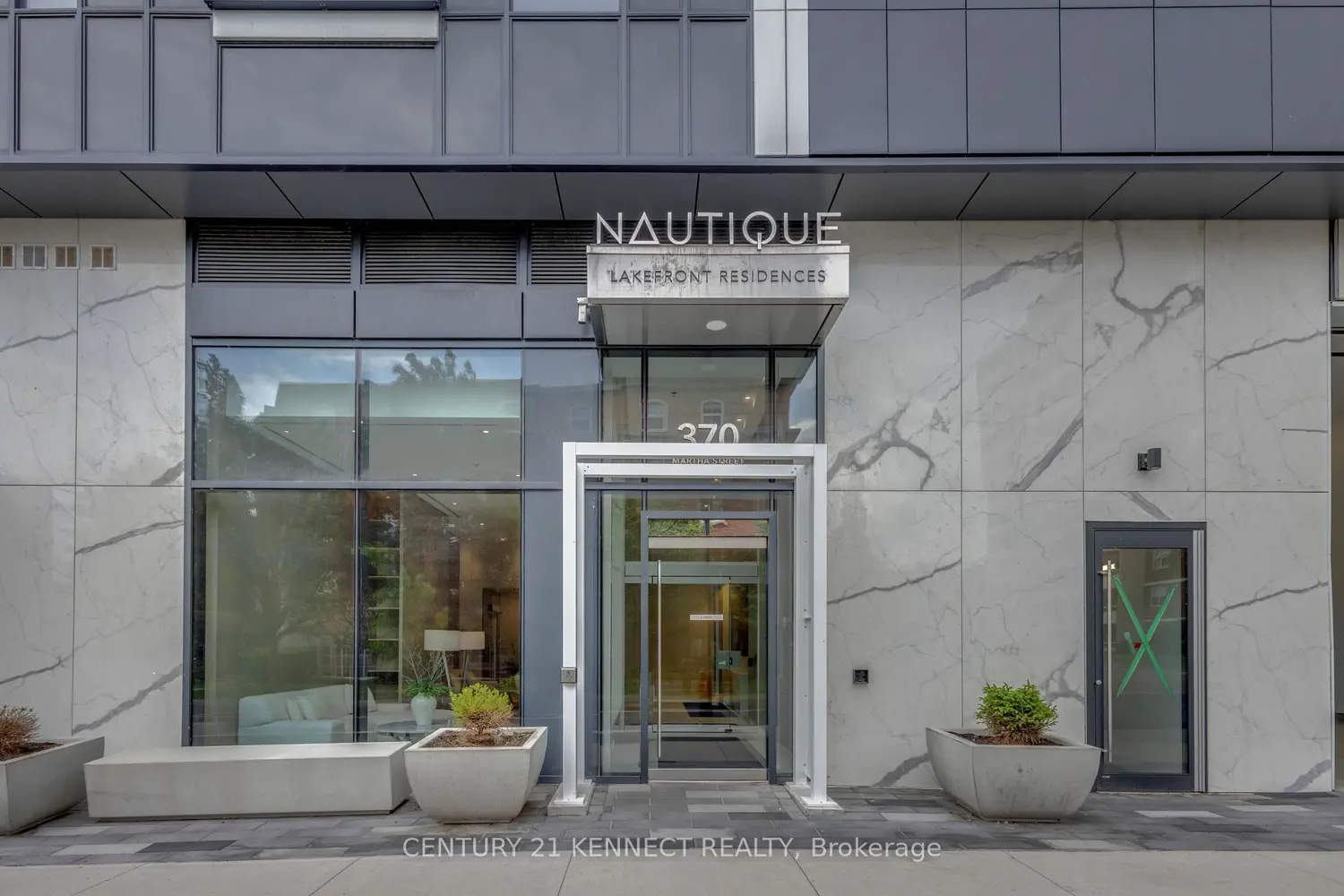 370 Martha Street 2004 photo 2