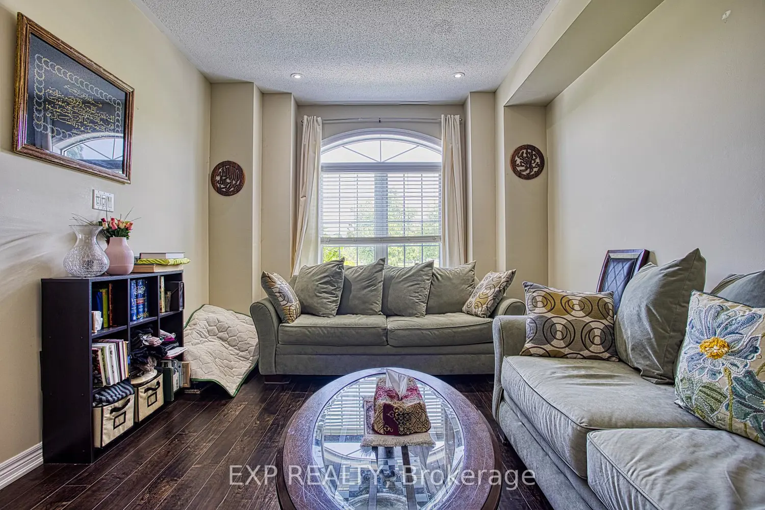 206 Springstead Avenue photo 3