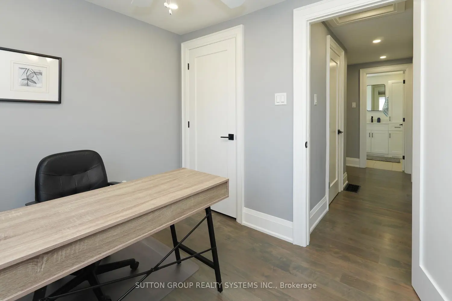70 Courtleigh Square photo 4