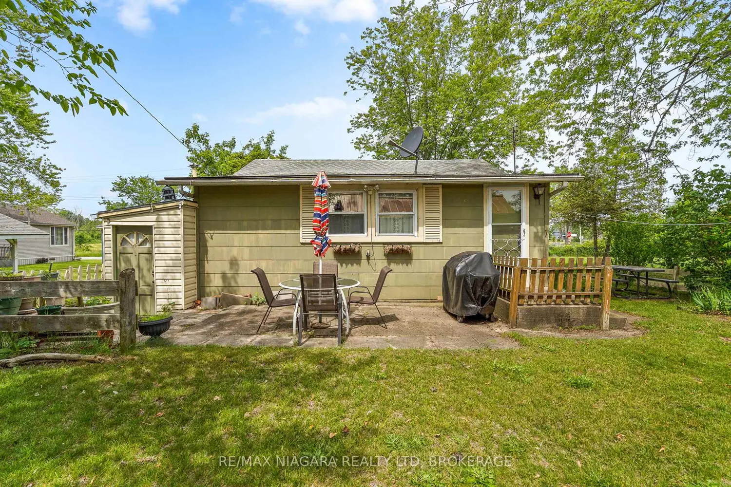 12211 Lakeshore Road photo 2