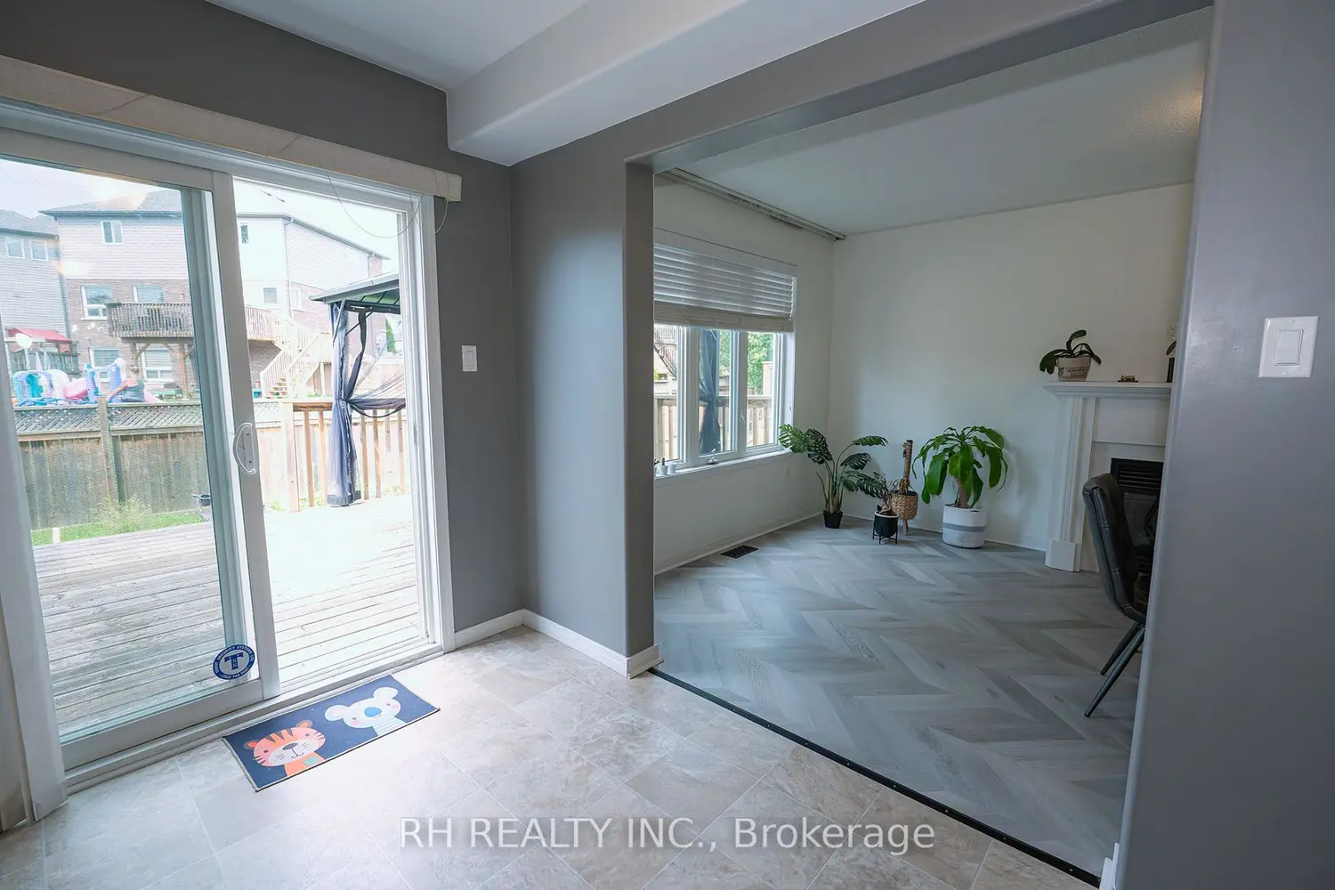 336 Middlefield Road photo 5