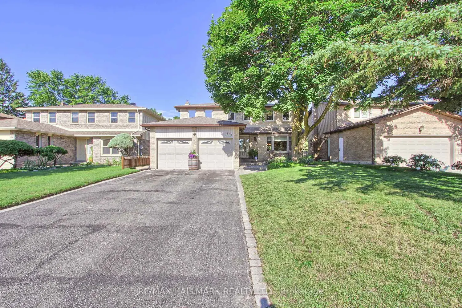 865 Arnold Crescent photo 4