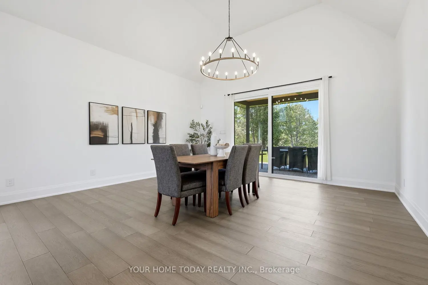 27 Chantelay Crescent photo 3