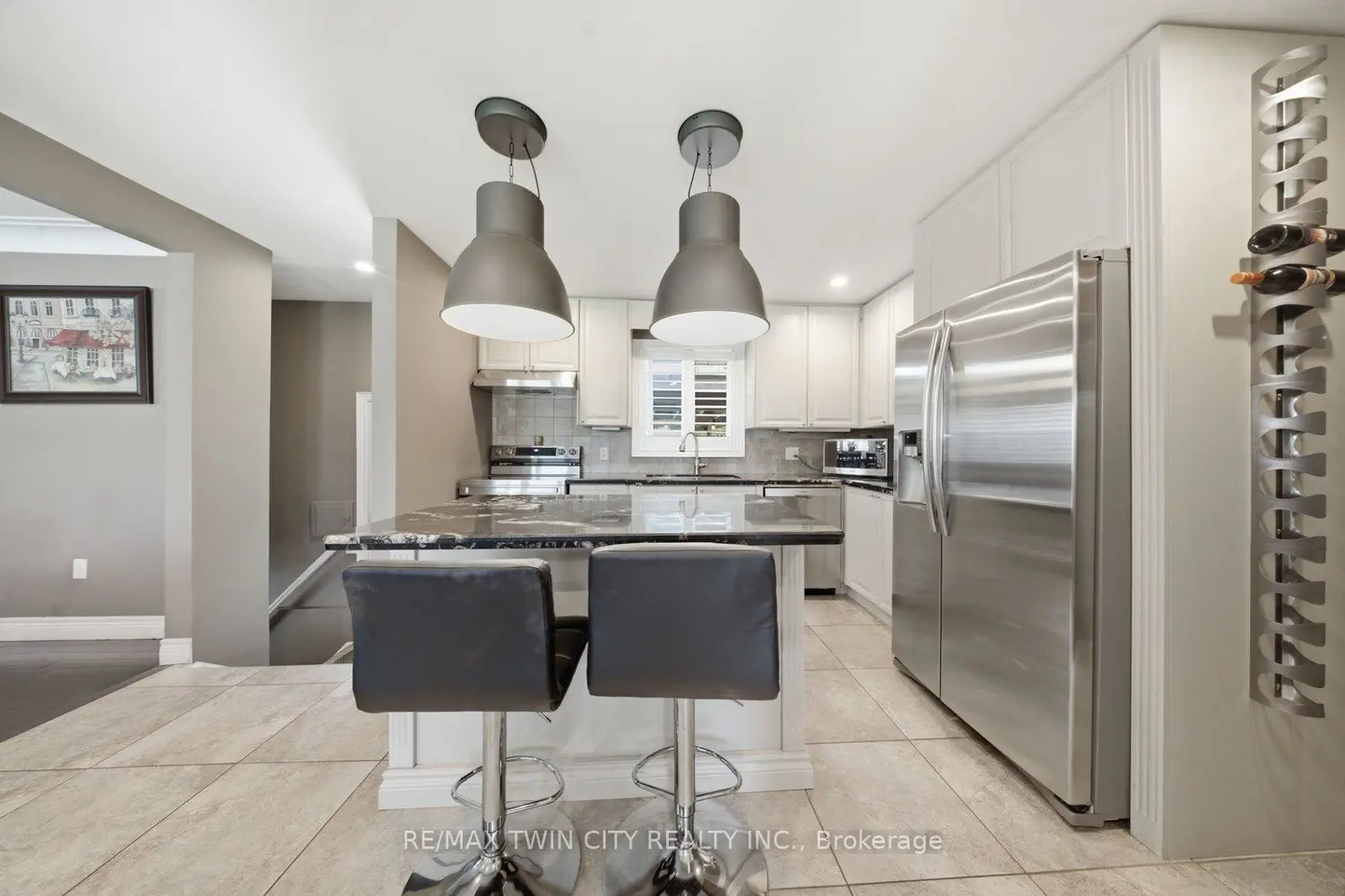 8 Queensway Drive photo 4