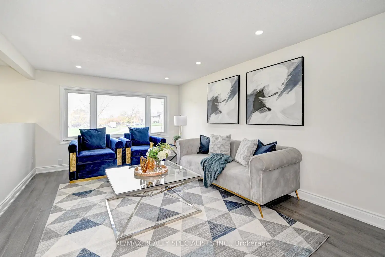 11 Dinison Crescent photo 3