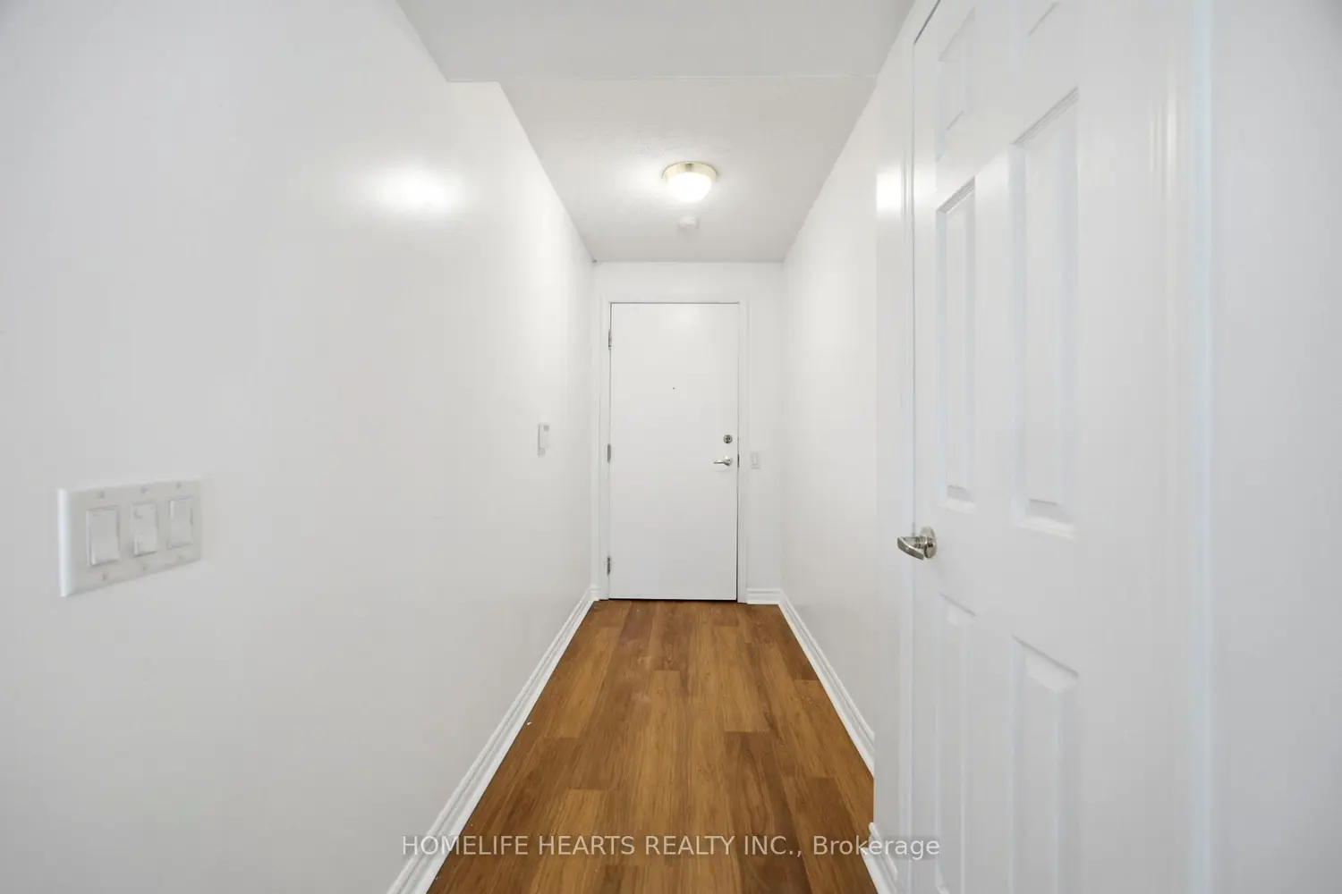 25 Kingsbridge Garden Circle 1221 photo 5