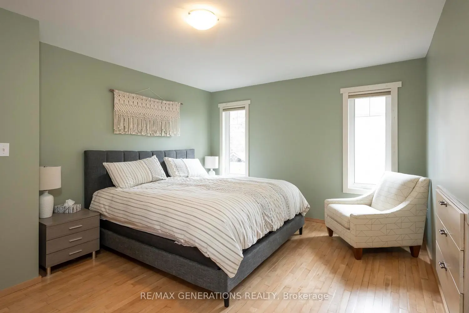 286 Van Horne Street photo 5