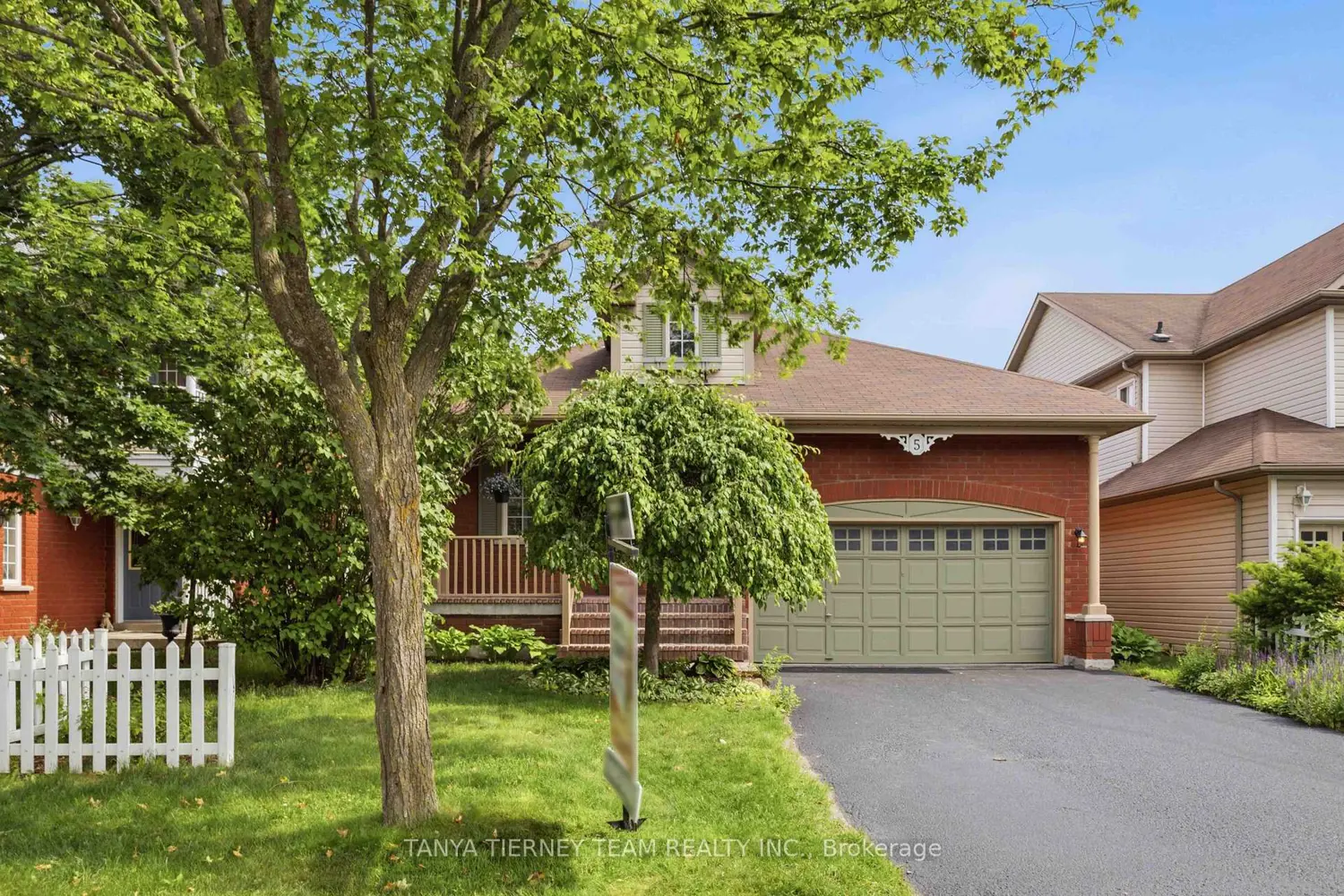 5 Cody Avenue photo 2