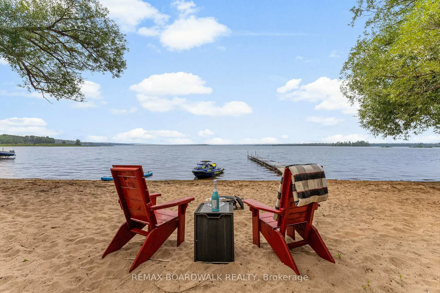 391 Leavoy Lane photo 4