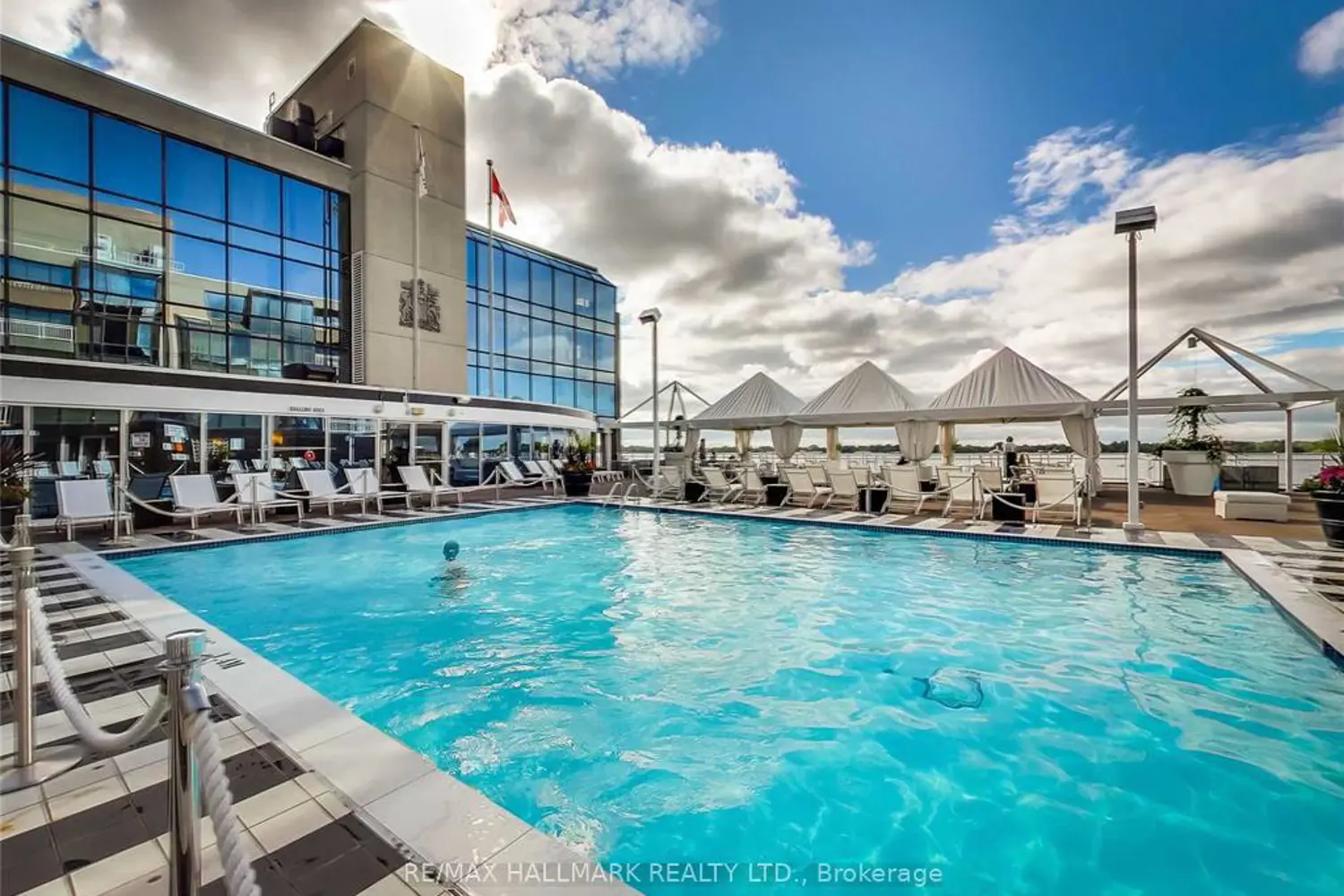 251 Queens Quay 404 photo 3