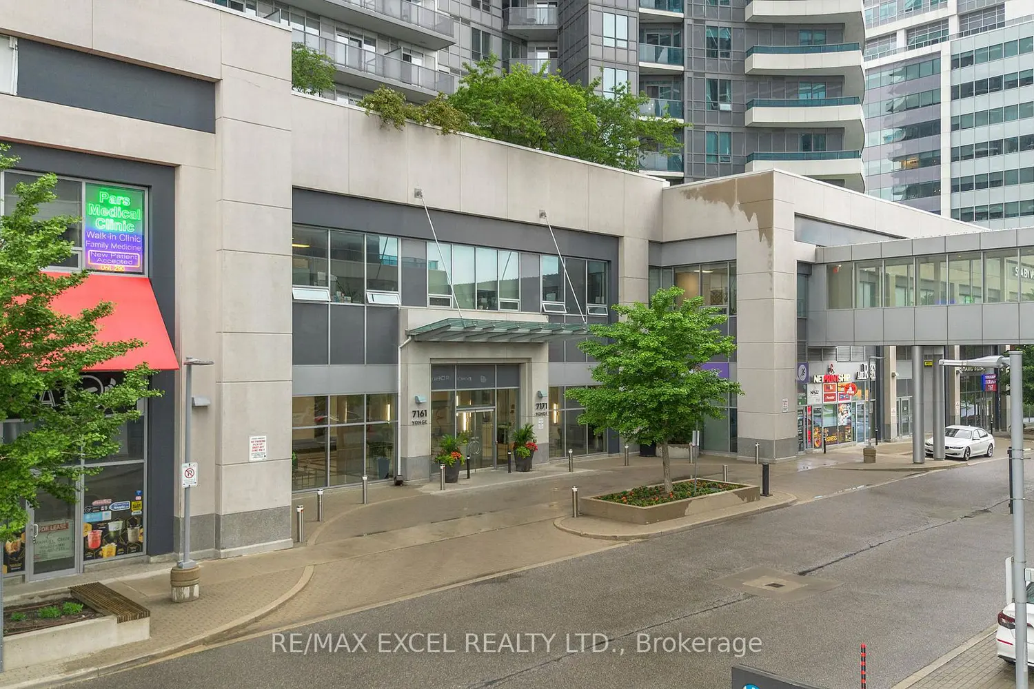 7161 Yonge Street 625 photo 2