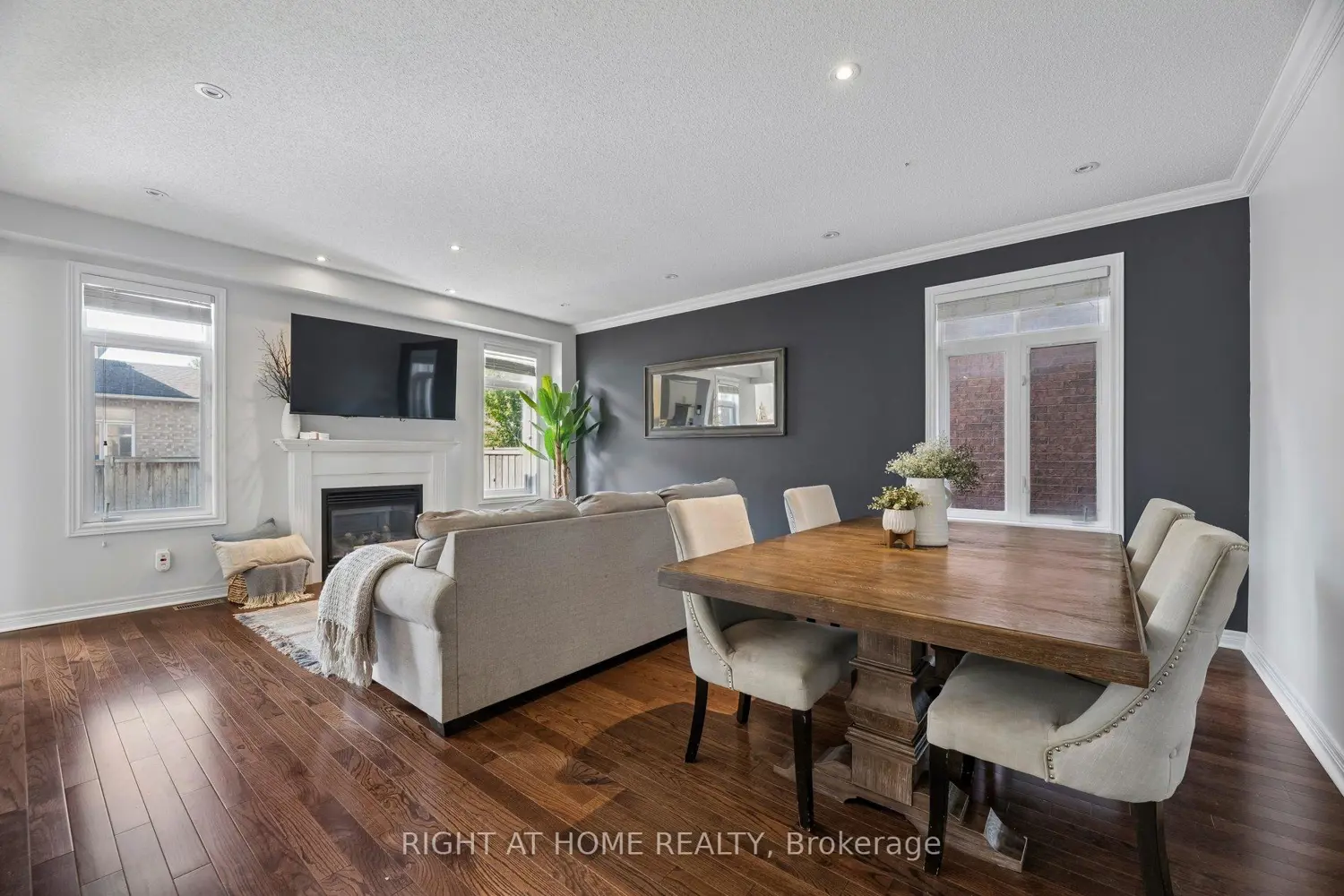 99 Hockley Avenue photo 2
