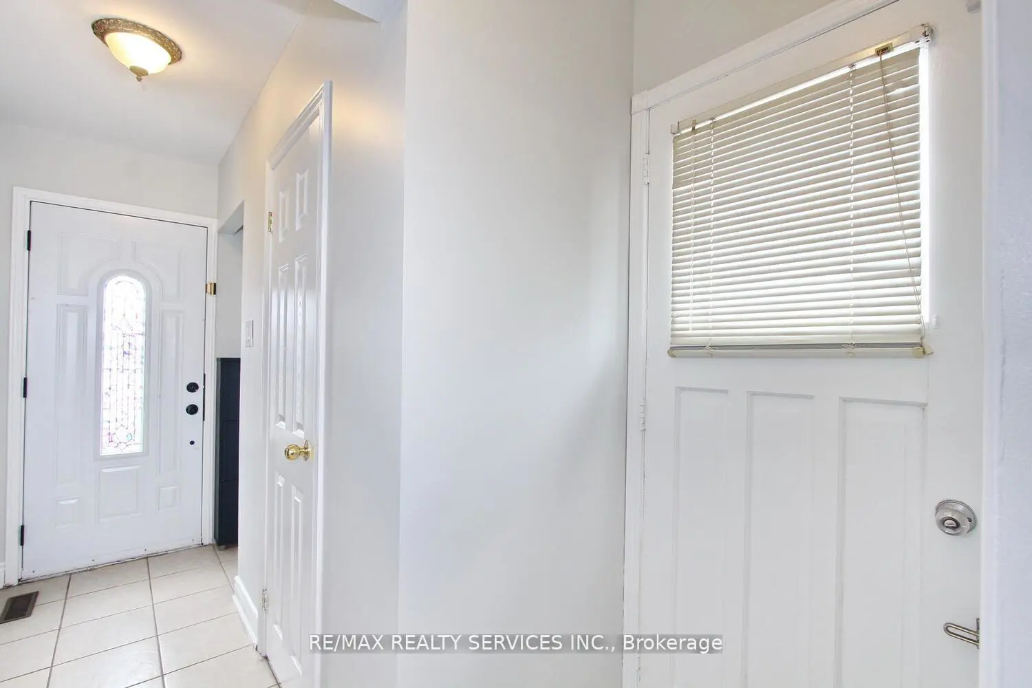 185 Earnscliffe Circle photo 3