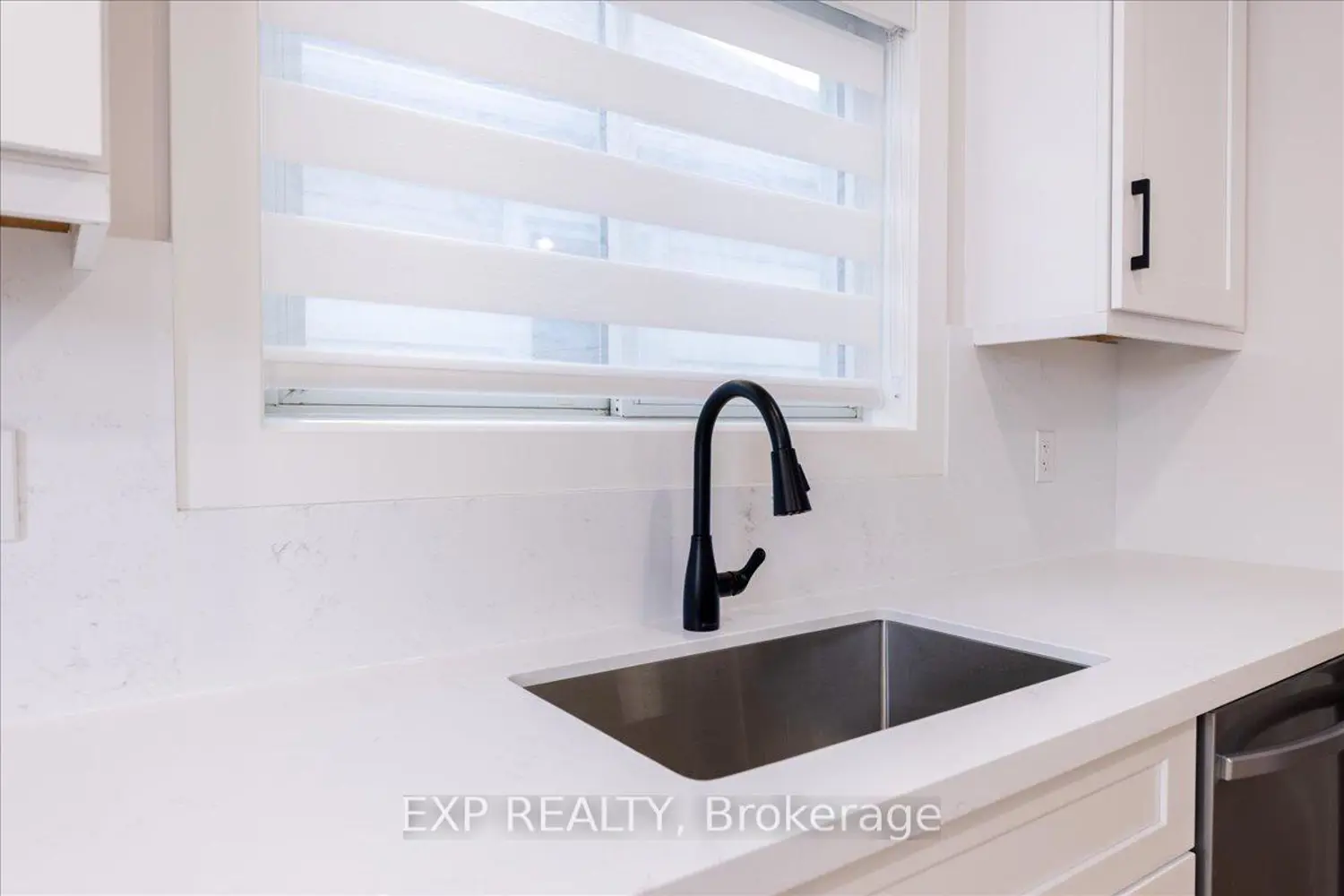 149 Ivon Avenue photo 4