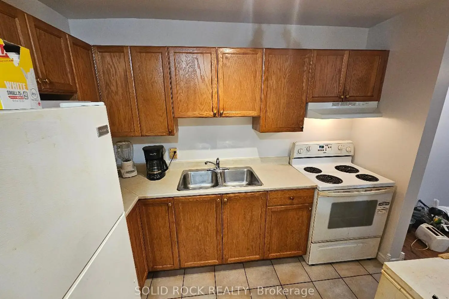 2000 Jasmine Crescent 304 photo 2