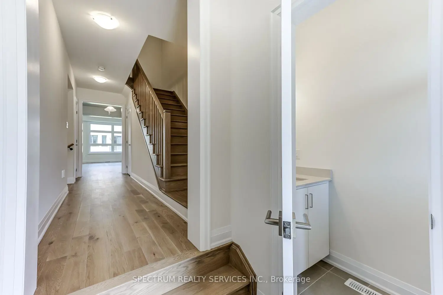 103 Adario Crescent photo 2