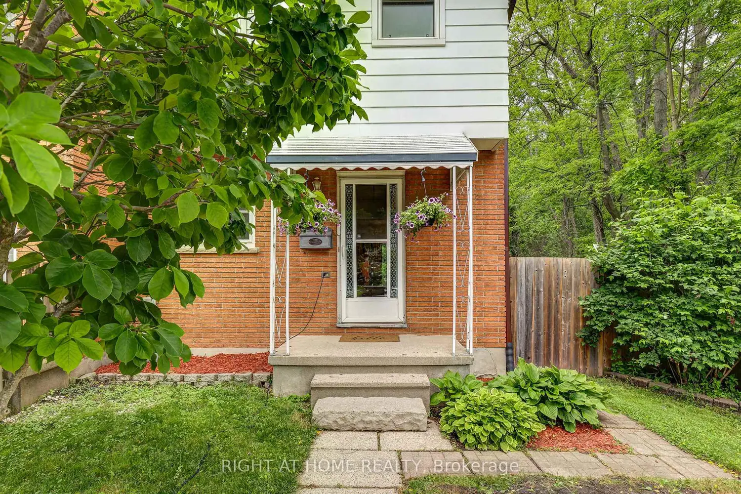 81 Parkside Drive 5 photo 2