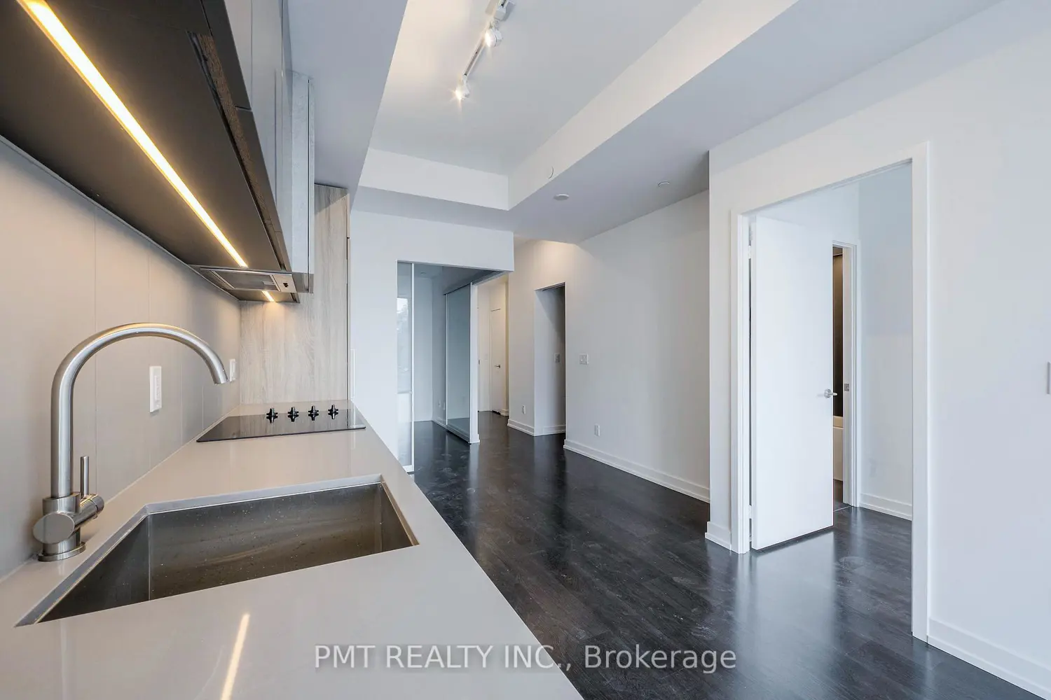 19 Western Battery Road 710 photo 5
