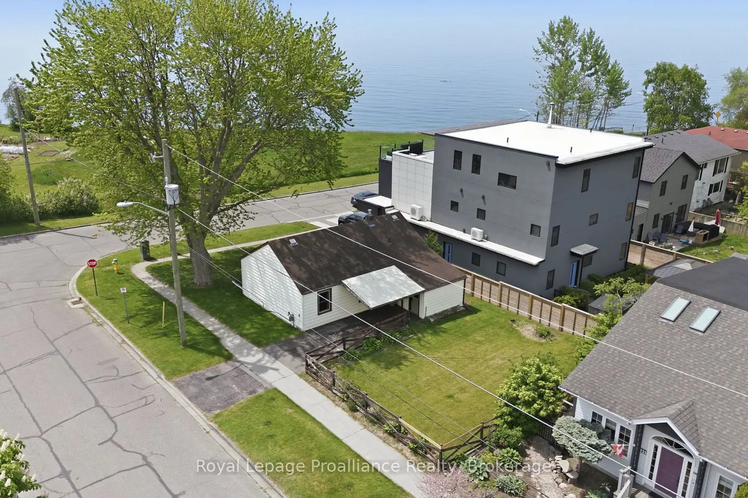 478 Monk Street photo 2