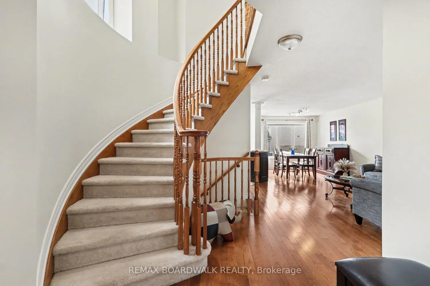 132 Montmorency Way photo 2