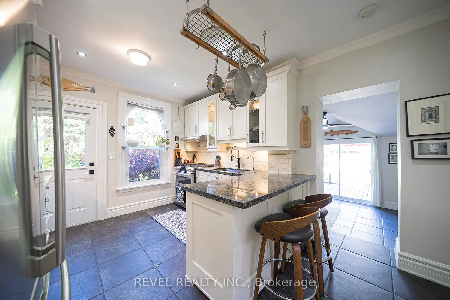 11 Chestnut Avenue photo 4
