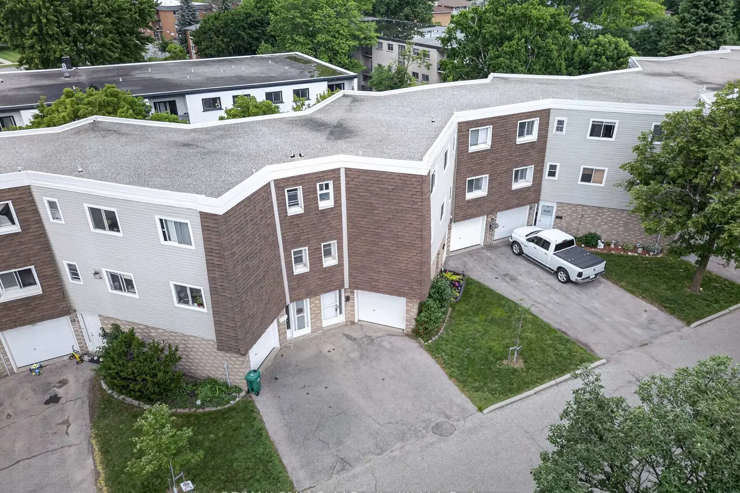 60 Elmsdale Drive 66