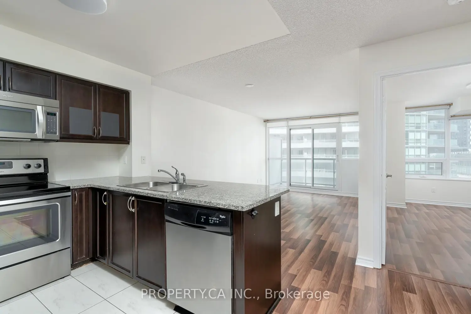 25 Lower Simcoe Street 803 photo 5