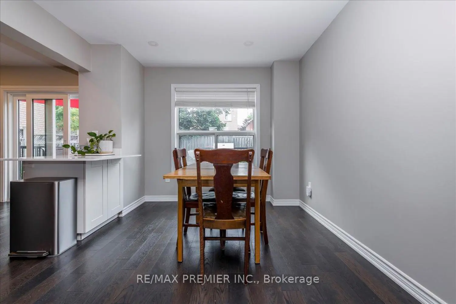 129 Chalmers Drive photo 4