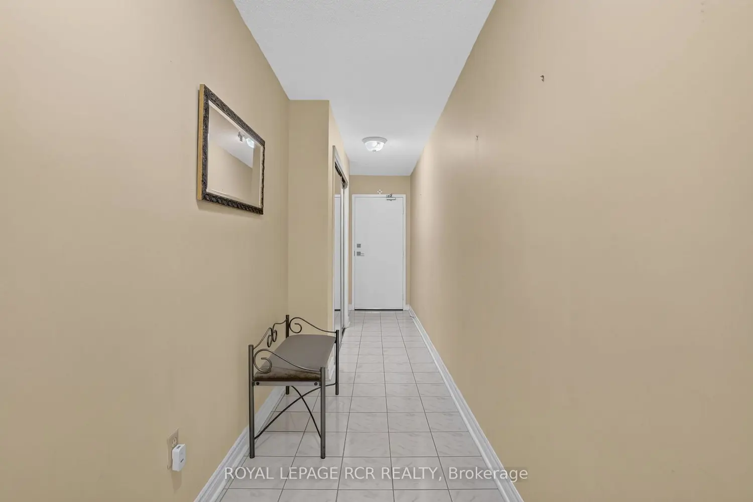 3650 Kaneff Crescent 303 photo 2