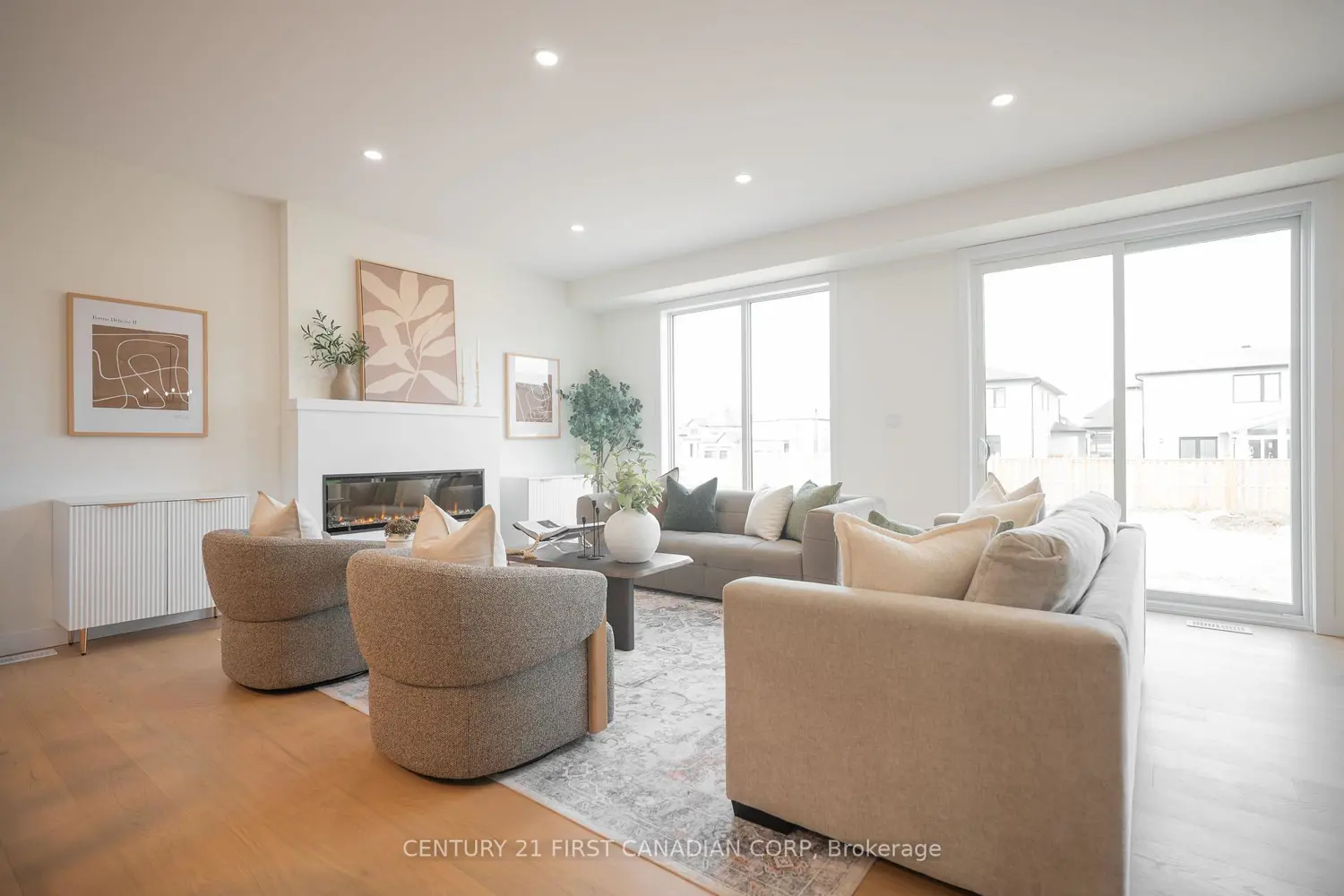 1378 Shields Place photo 4