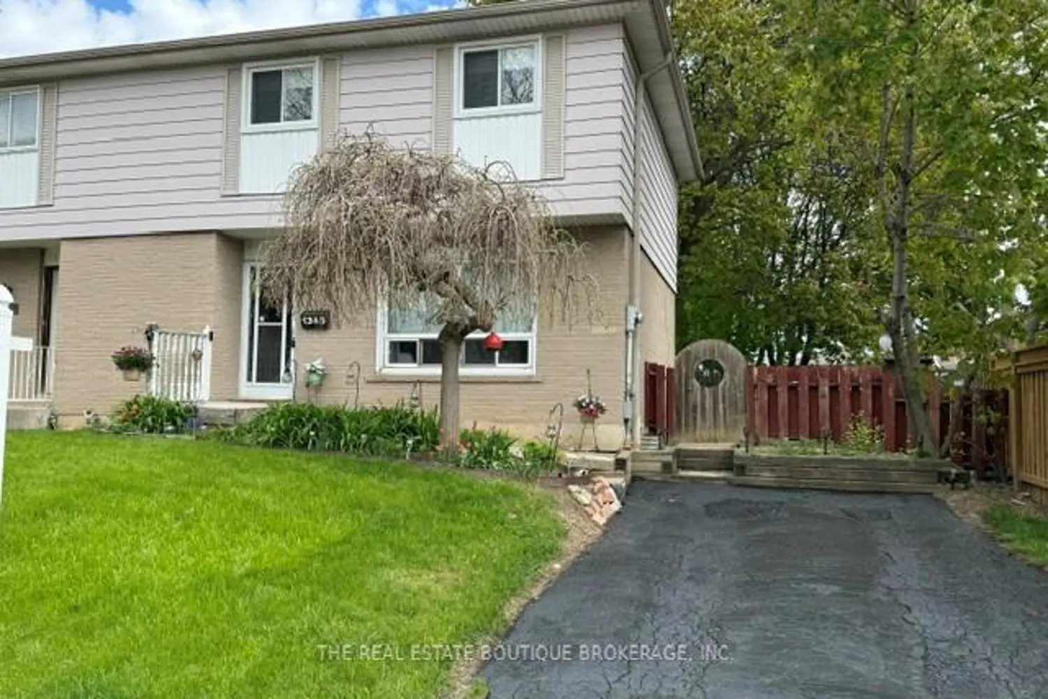 1345 Colonsay Drive photo 2